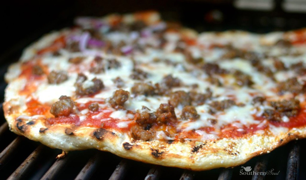 http://asouthern-soul.blogspot.com A Southern Soul | Grilled Sausage Pizza