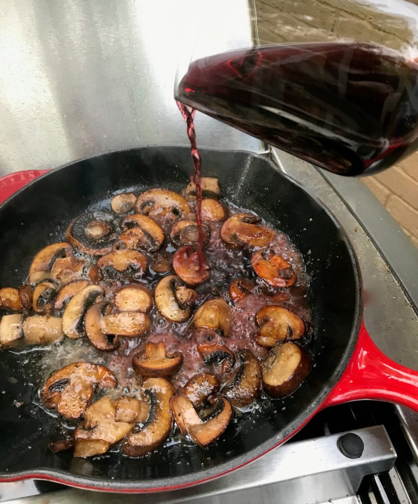 sautéed mushrooms in red wine