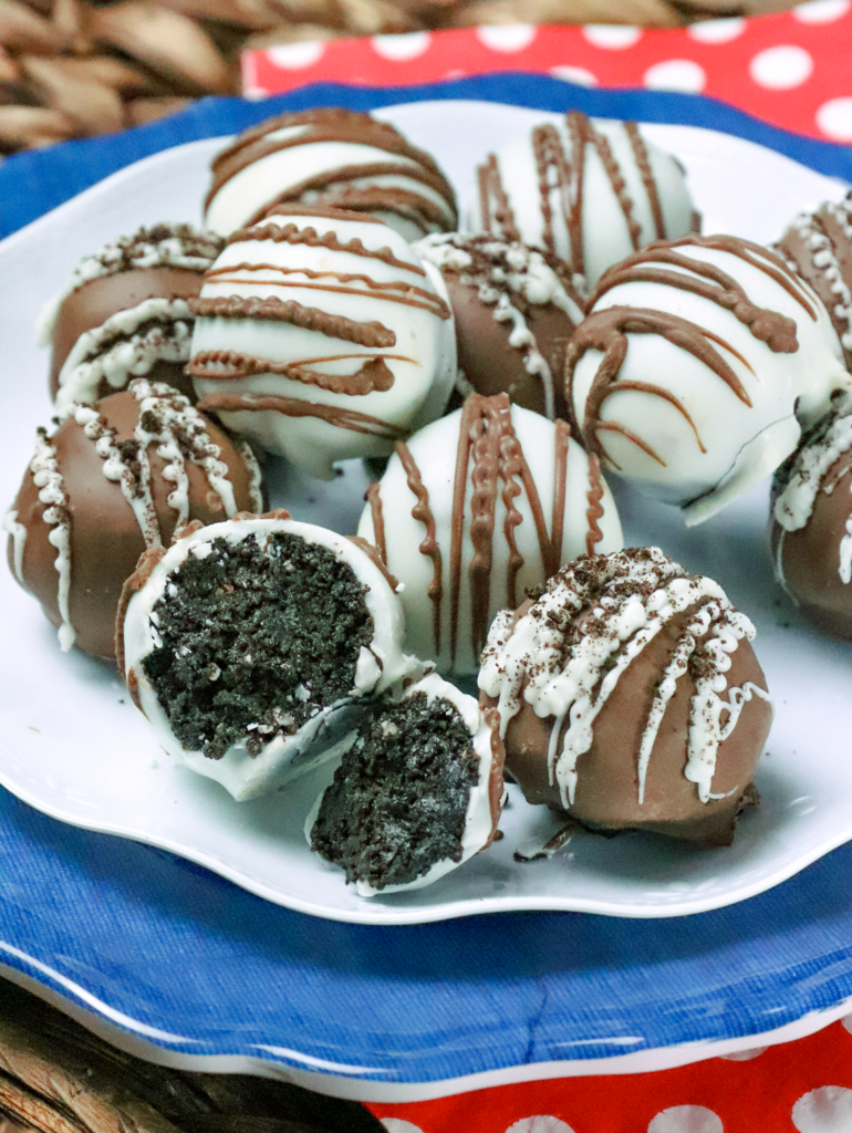 No bake Oreo Truffle Balls are a great tread for any holiday, special occasion or as a treat during the week. Made with oreo cookies, cream cheese then dipped into chocolate and sprinkled with crushed cookies!