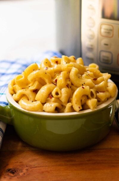 Creamy instant pot mac and cheese made with pepper jack cheese.