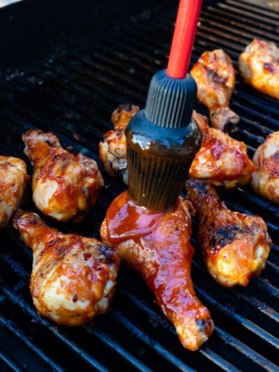 cropped-chicken-legs-with-sauce-brush.jpg