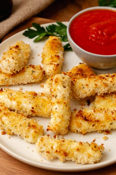Crispy baked cheese-sticks with a rich marinara sauce.