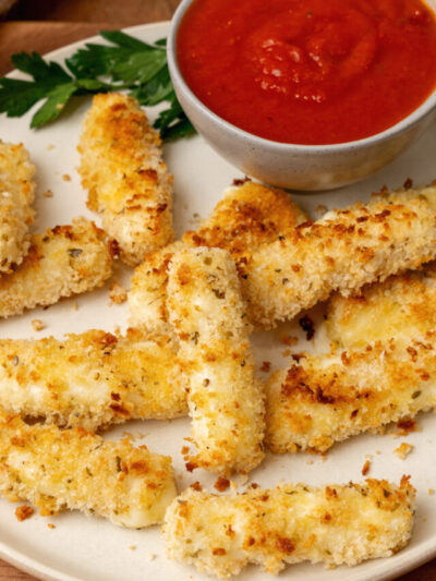 Crispy baked cheese-sticks with a rich marinara sauce.
