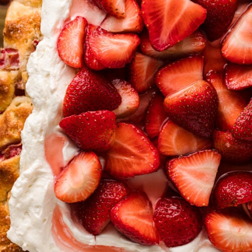 Fluffy Strawberry Shortcake Sheet Cake Recipe