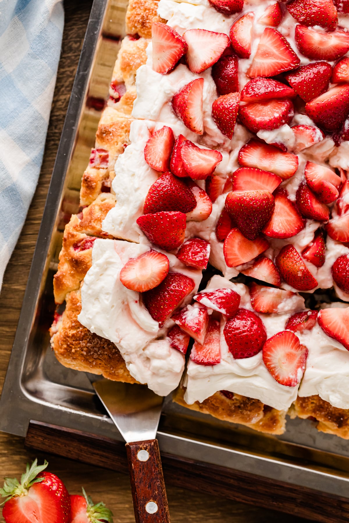 Fluffy Strawberry Shortcake Sheet Cake Recipe