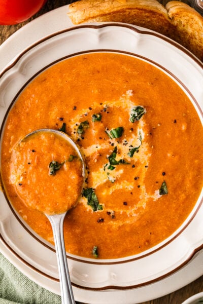Homemade Tomato Soup &ndash; Roasted, Creamy & Easy